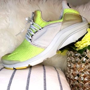 NIKE Presto Fly Prest Fy Green  Size 5 Shoes Rare